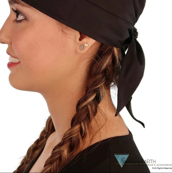 NWT Sparkling Earth Black Skull Cap With Glitter Cross - Picture 2 of 7